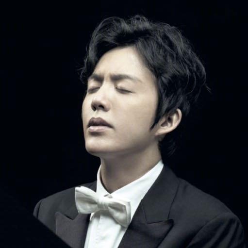 李云迪这个渣男又上热搜了。10月30日晚,男艺人李汶翰的前女友司小迪在微博发文,