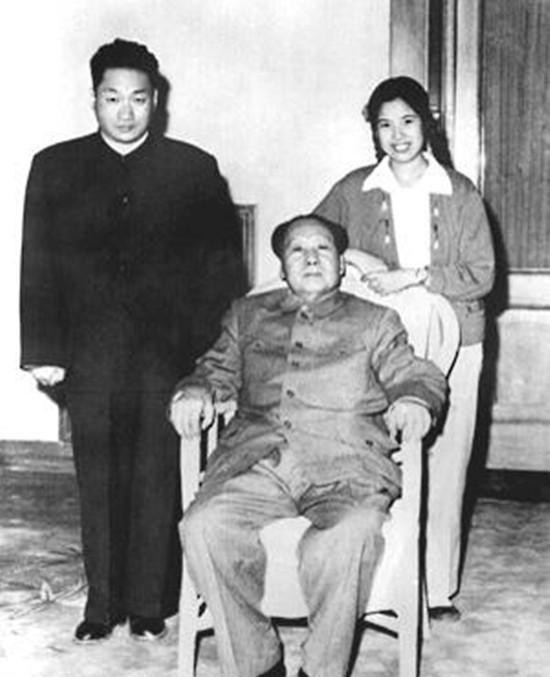 毛岸青37岁依旧未婚，毛主席是怎样为儿子操心婚事的？邵华这位姑娘当真很不错！