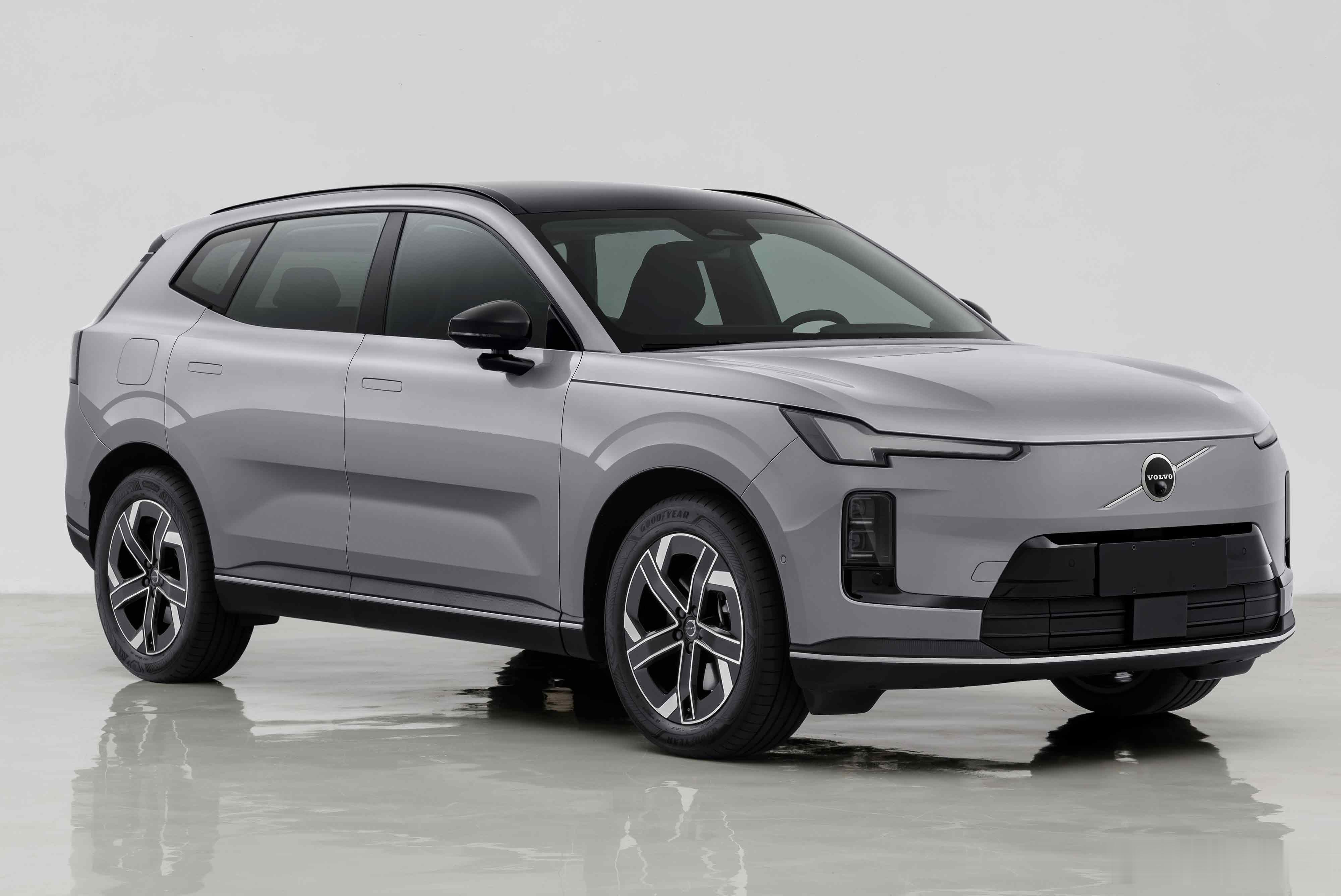 沃尔沃XC70亮相，新车定位中型插电式混动SUV，最近合资品牌势头都很猛，过段