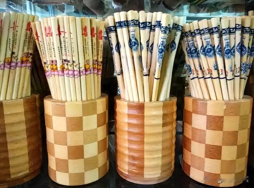 家人们，筷子使用的小细节可别忽视！以前我也随意放筷子，直到之前翻出筷子，发现竹