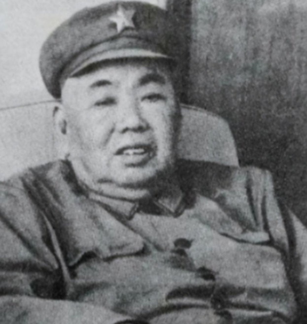 1976年许世友来到毛主席故乡韶山，就在喝酒时，许世友女儿突然上前耳语，许世友