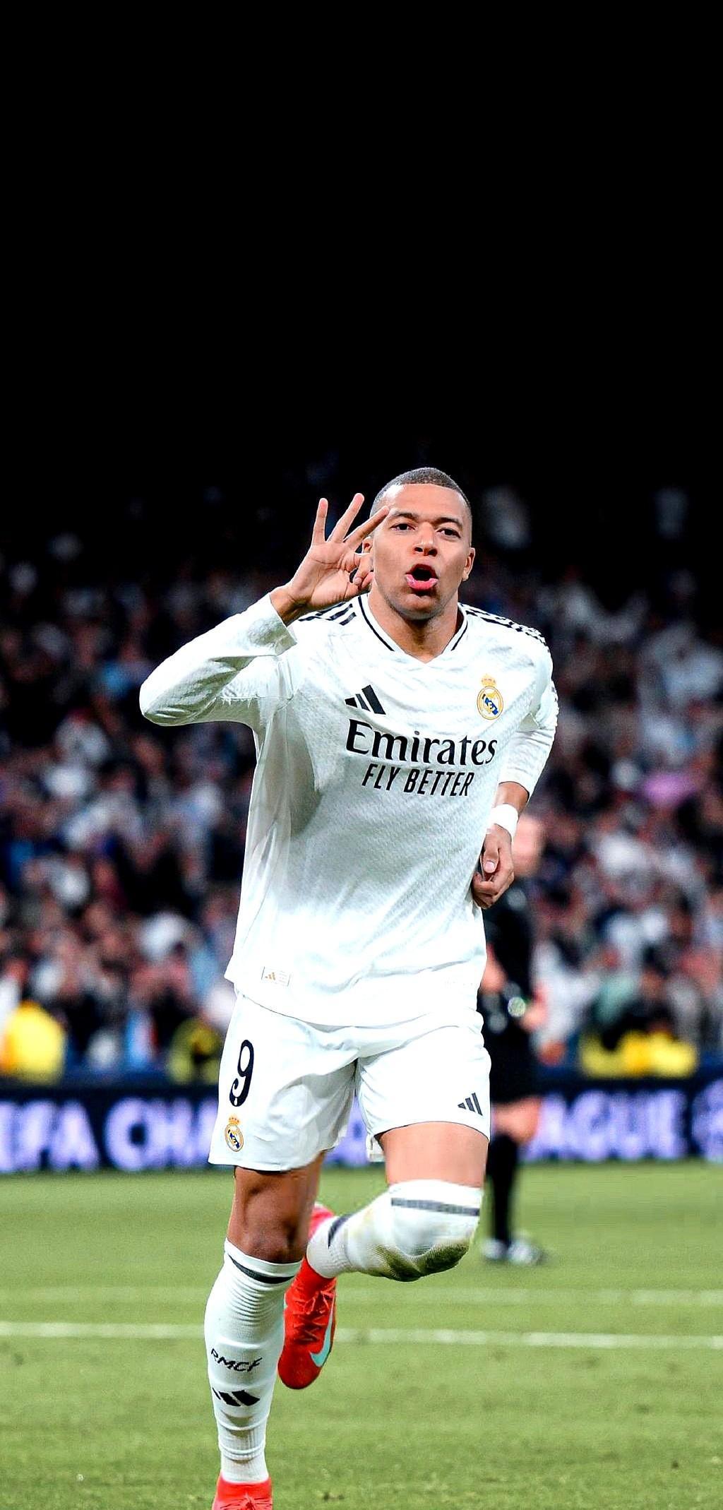 联赛27场，只进了0球。欧冠6场，他轰进了4个。这就是维尼修斯。你看见他在