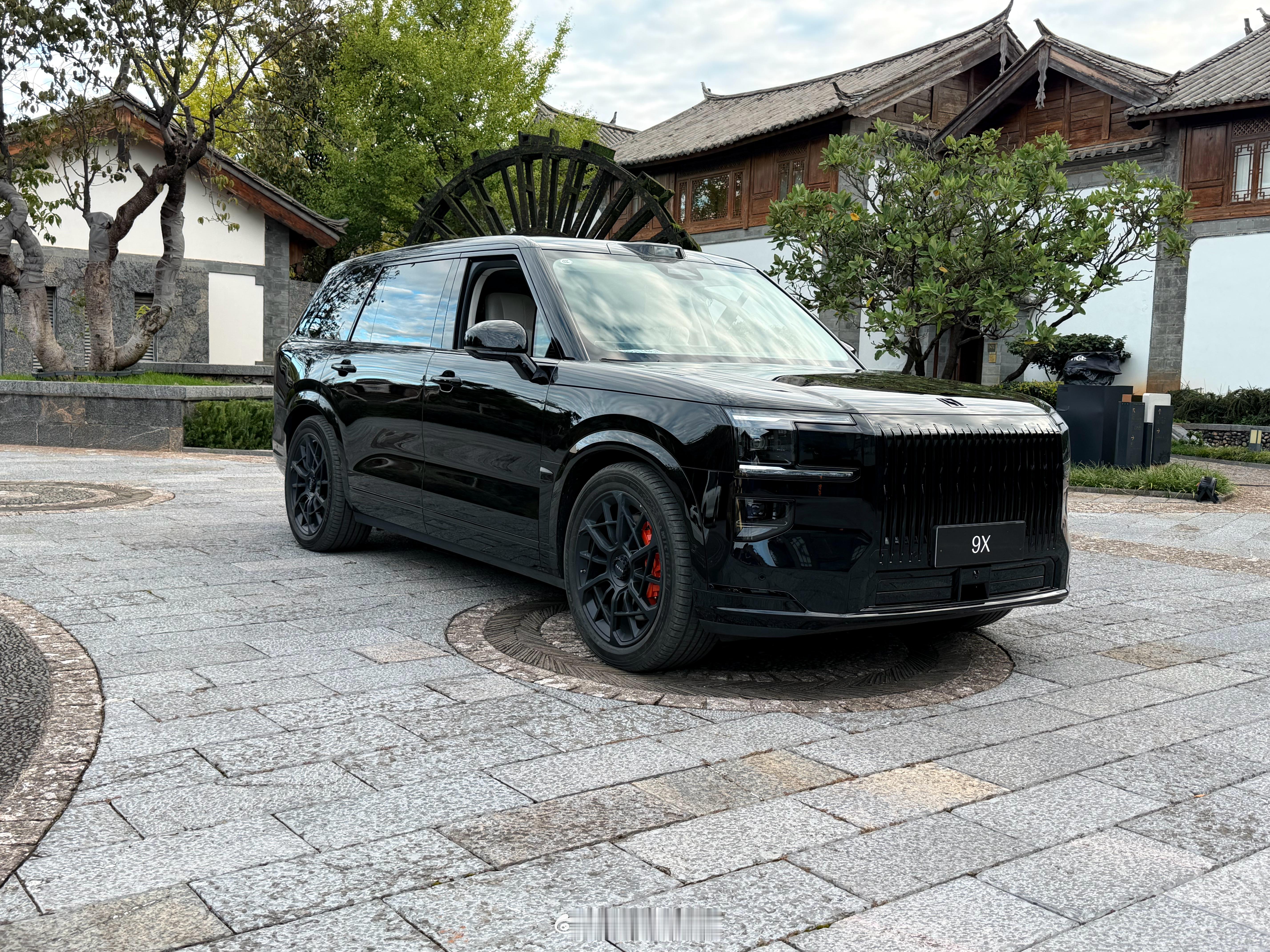 感觉极氪9X这车还是得看黑色！确实漂亮～​​​