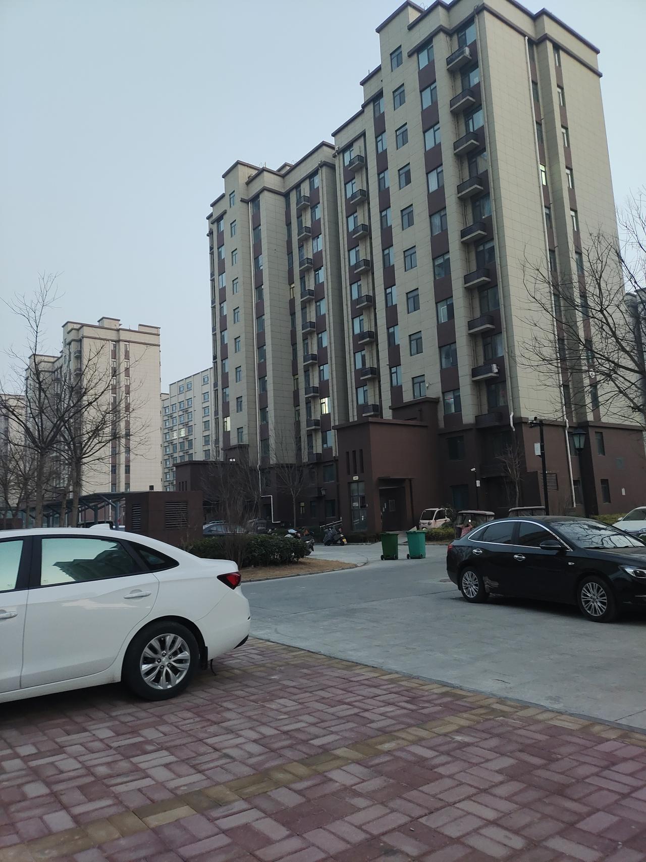 谁能来和我聊聊我是高位买的现在亏的也不多最多几万我在镇上9600一平