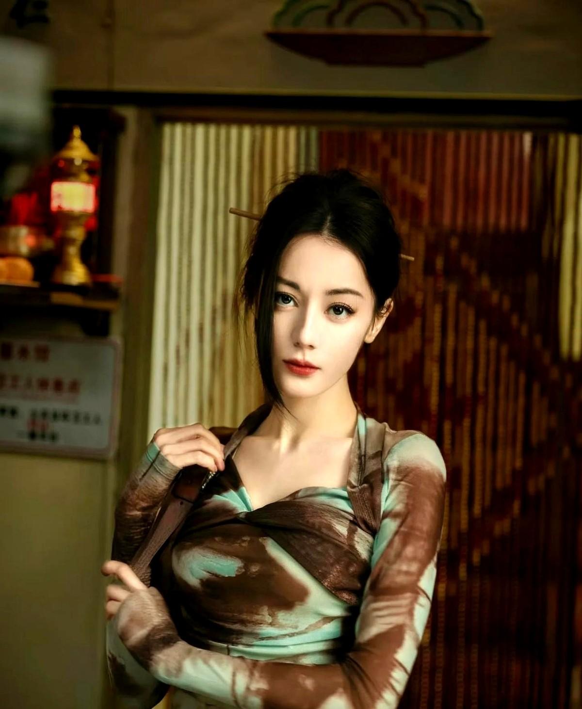 甜到天灵盖都要炸了！现在网上全在喊“这糖根本压不住”！有人说“热巴和陈星