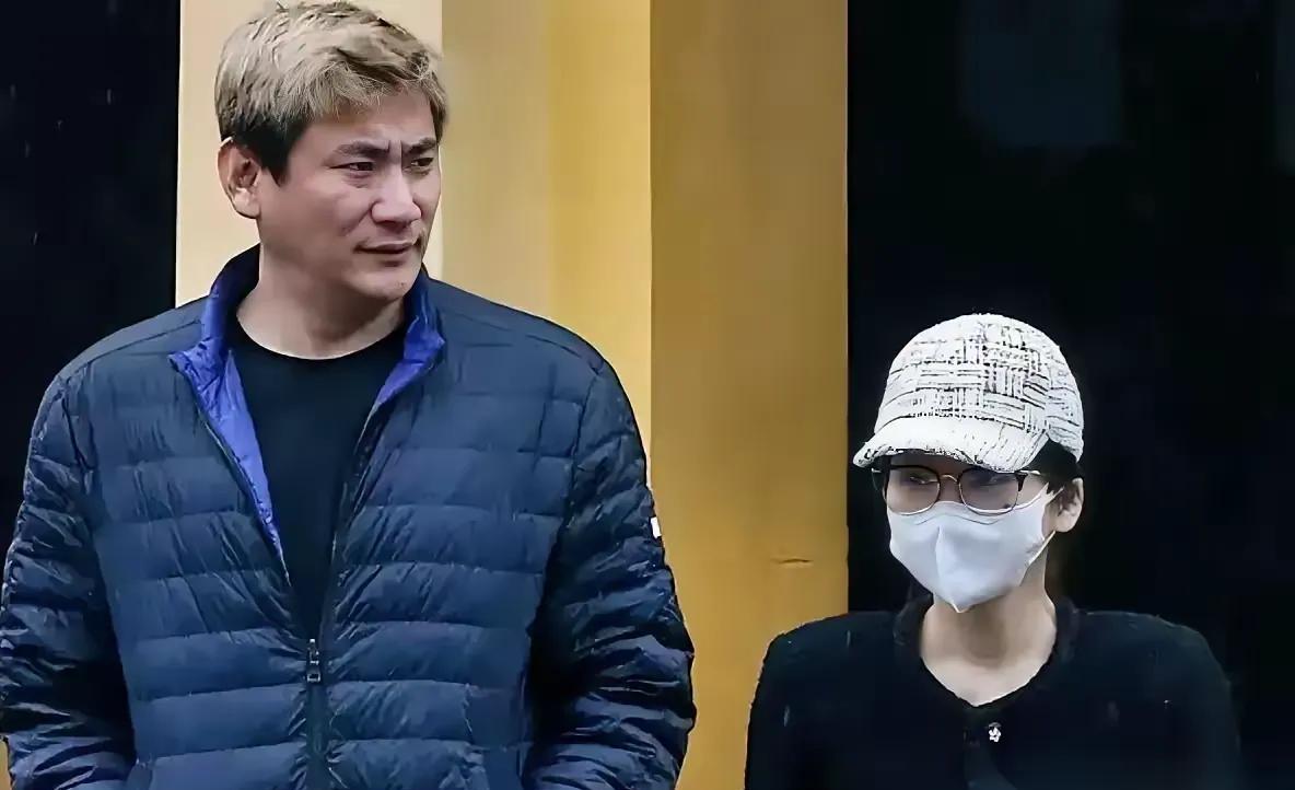黄毛做保安，每个月能挣多少？