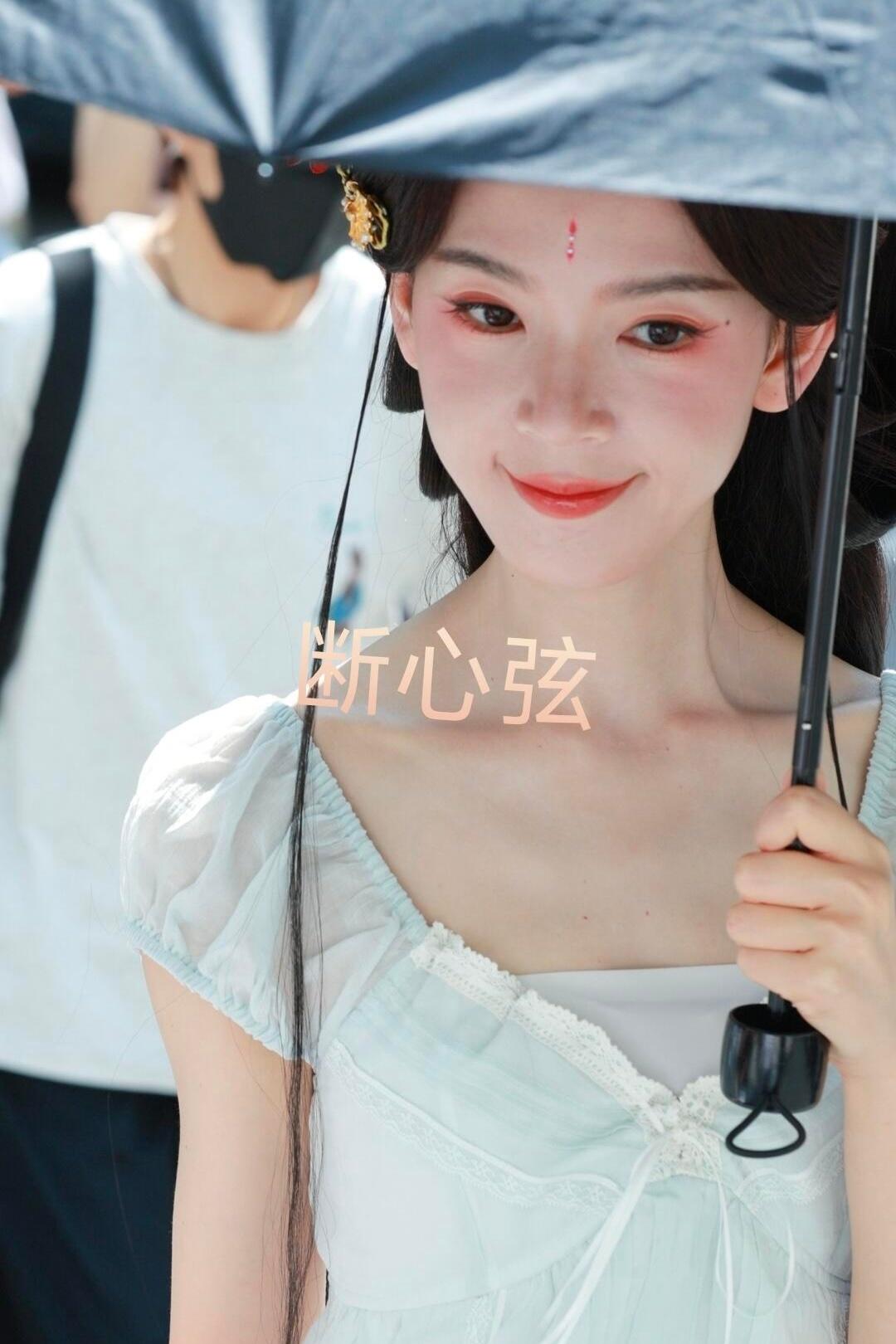 今天的瑶瑶依旧美的很安心…每次看到造型都要感叹一下真的不是神女吗陈瑶李意迟陈瑶被