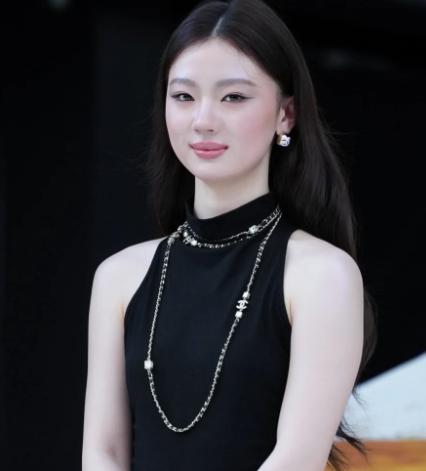 单依纯侵权李荣浩这件事，才发现李健当年的忠告，她一句都没有听进去。李健当