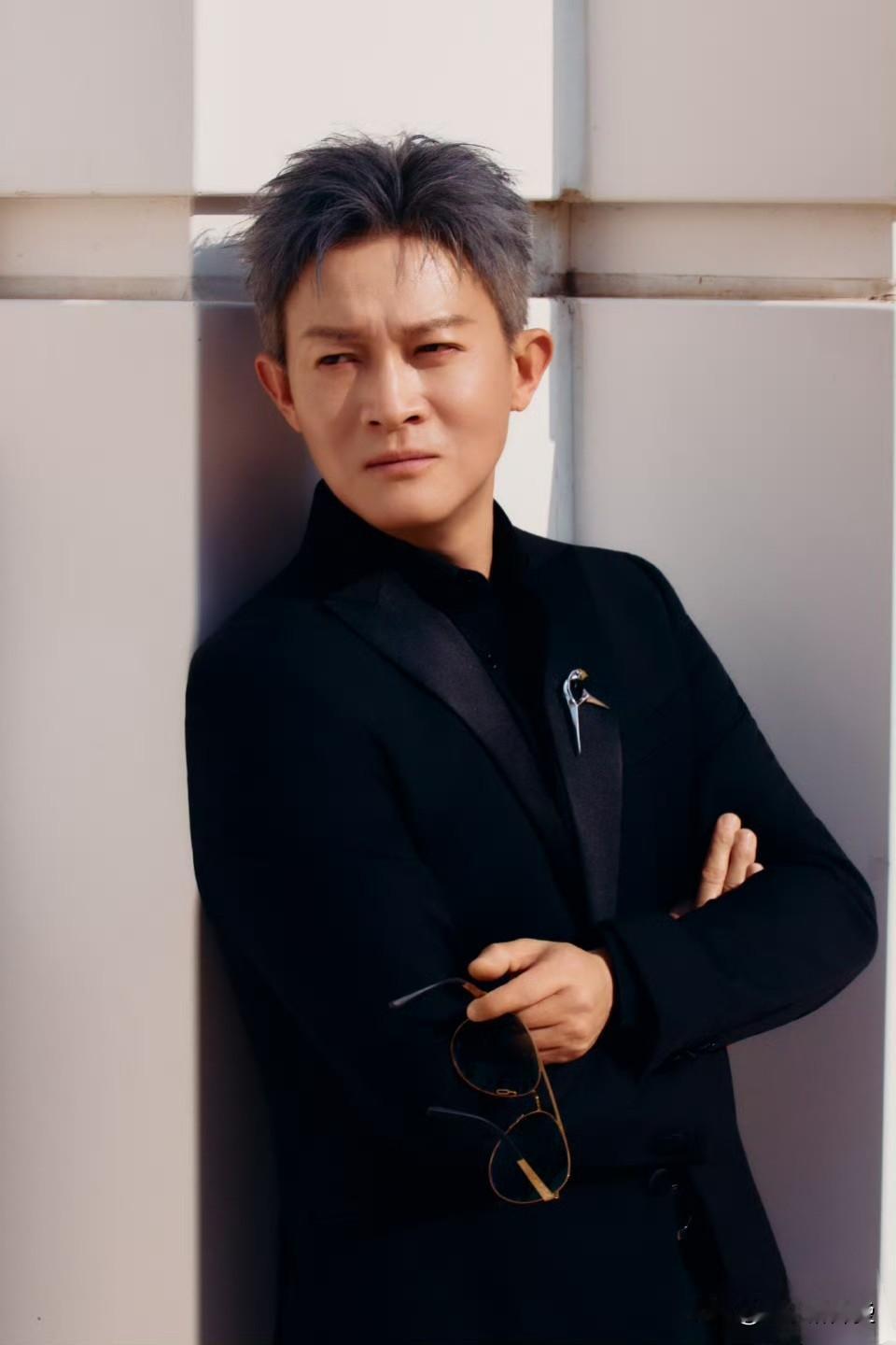 没想到，演员杨志刚才48岁，愿望就已经实现了，养老钱已经赚到了，可以提前退休了。