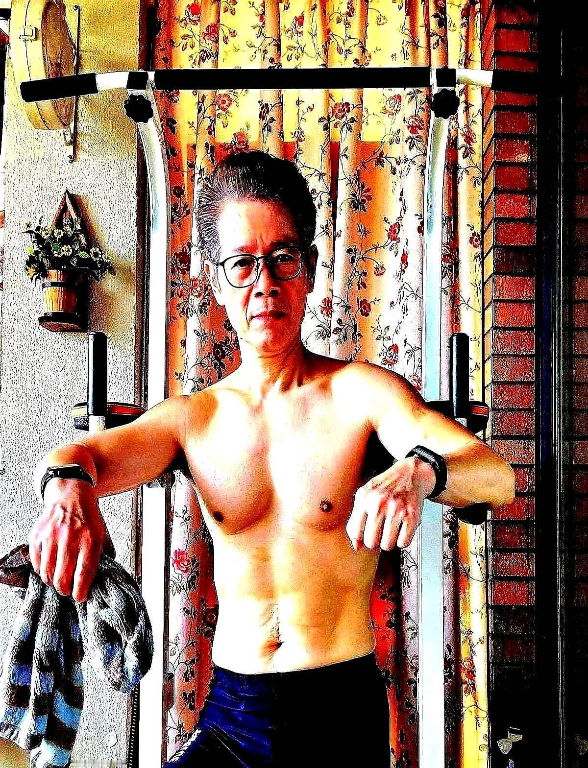 王阿姨跑半年不掉秤，不是她不够拼，是路子错了。先举铁再慢跑，脂肪掉得快一倍。