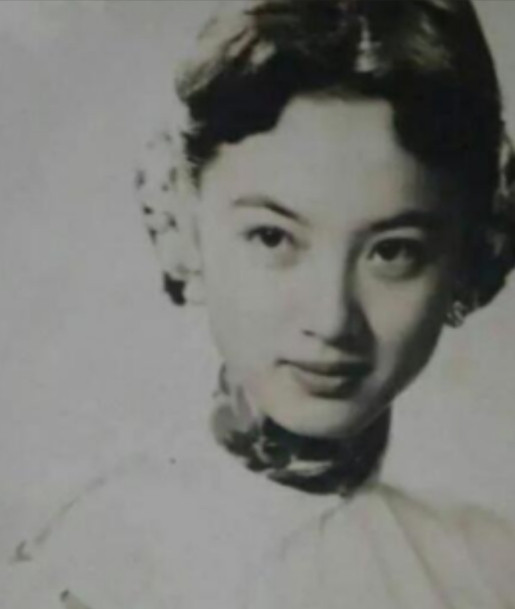 1918年，唐继尧让妻妾以打麻将的名义，将庾恩旸的美人妻子钱秀芬骗到家中，还没打