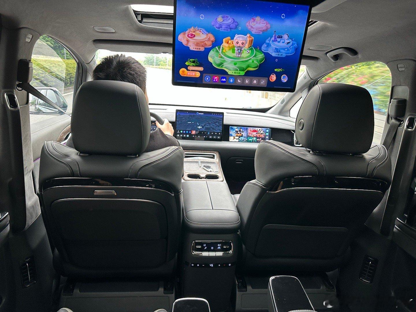 今天打车打到这台mpv，快来猜车​​​