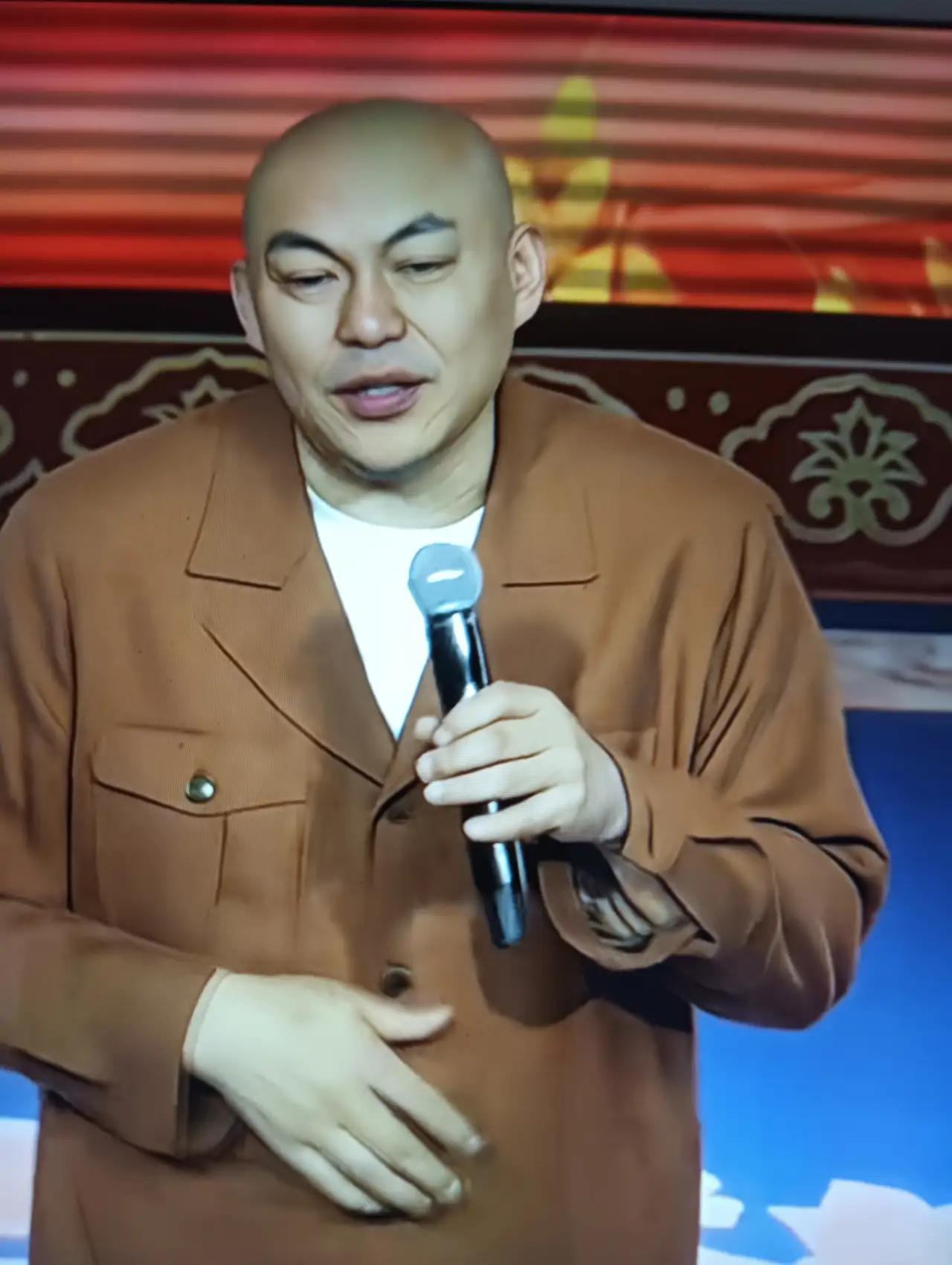 形势比人强，名有了，利有了，不是什么江郎才尽，低调隐退，是无奈，也是必然，