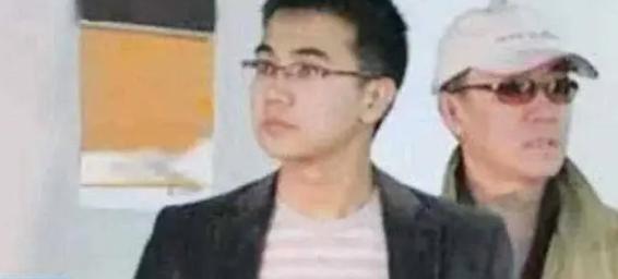 李幼斌的两个儿子，亲儿子李小珂，40岁，没进娱乐圈，在北京做一份普通又稳定的工作