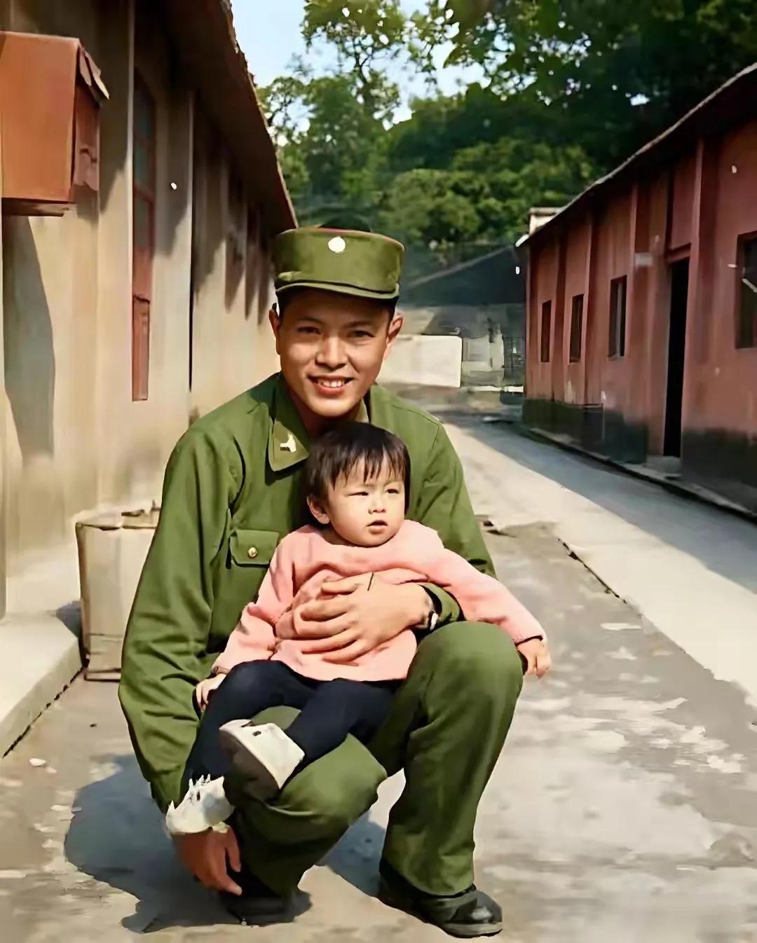 郑丽文的名字火了，她的名字可是有来历的。郑丽文的父亲郑清辉是国民党士兵，他还