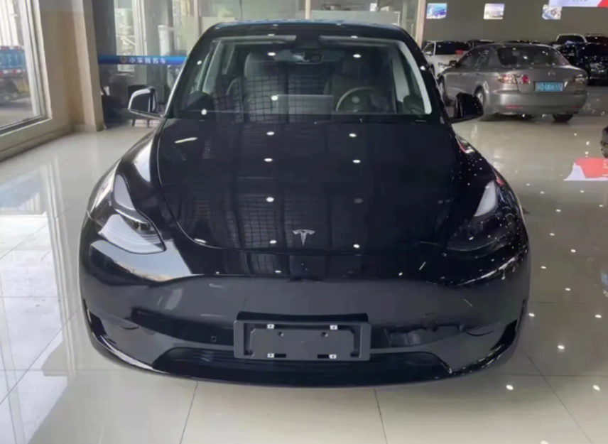 公平的特斯拉跟特斯拉的内部员工（工程师）闲聊，问他特斯拉这周是不是要降价了。