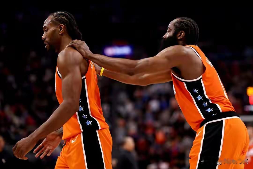 快船能得到小乔+科比怀特或者性顿二选一+两首轮选秀权（如果能得到小乔快船会放弃小