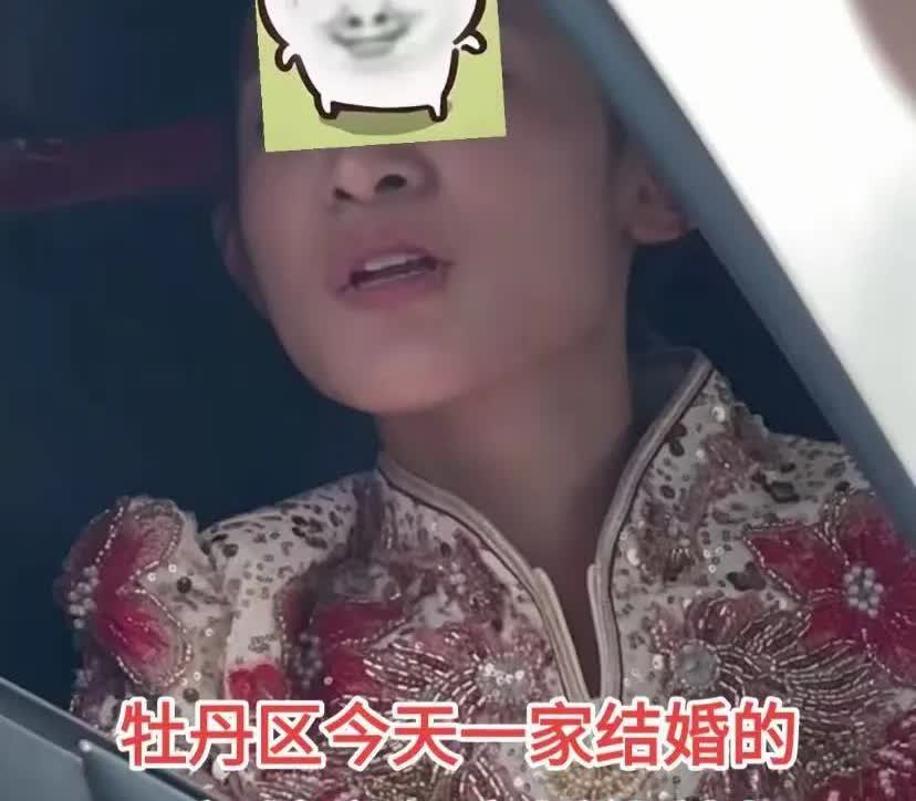 山东菏泽这个女子被抓现行：骗婚骗彩礼，打算跑路，被堵现行，无奈只能退还彩礼。