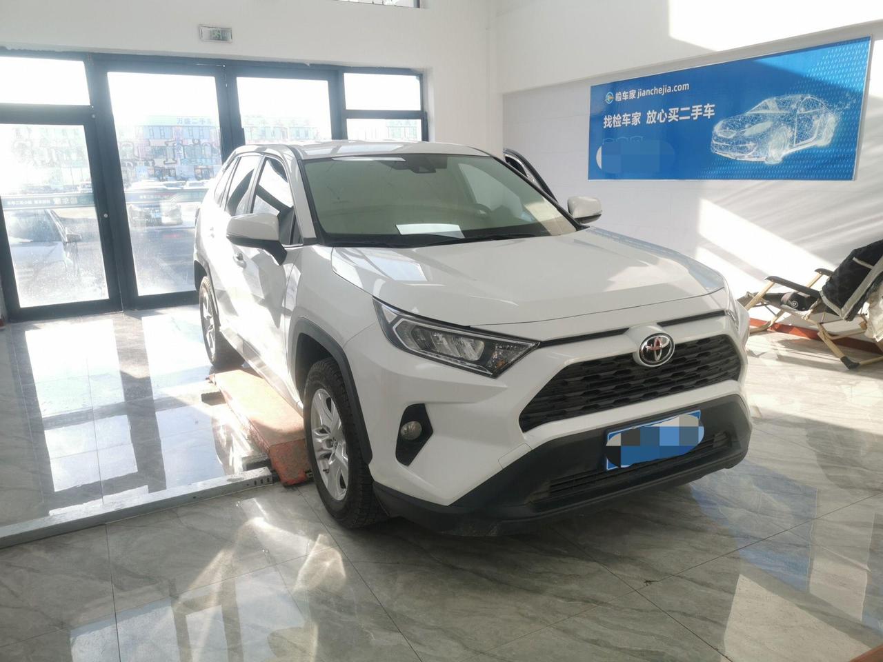 成都的朋友们，买新车有风险，可能被“炸伤”，更可能“减配”，不如挑一挑用料扎实的