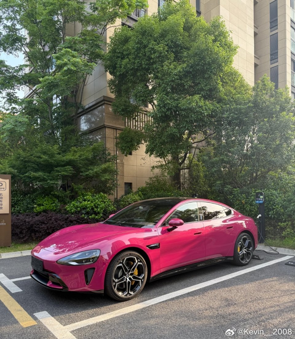 尚界Z7的造型确实眼前一亮但品牌认可度上来说感觉小米更胜一筹