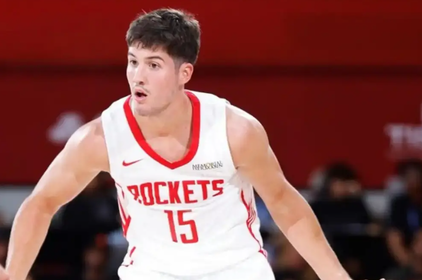 抛开输球讨论一下谢泼德防守端的一个很明显问题。谢泼德遇到换防错位，或者防守对方