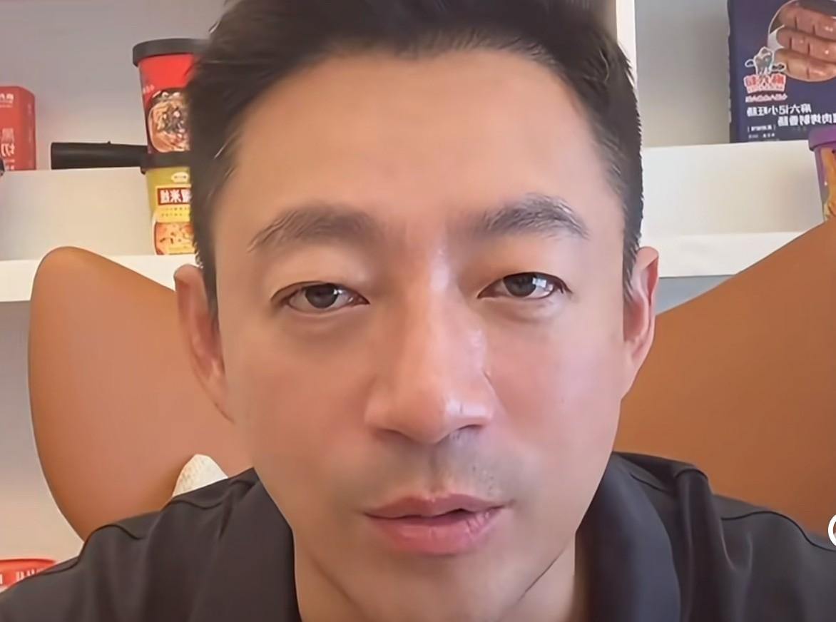 汪小菲一开播先把玥儿夸了一遍！说到感动的地，眼眶子都红了……汪小菲说自己昨晚