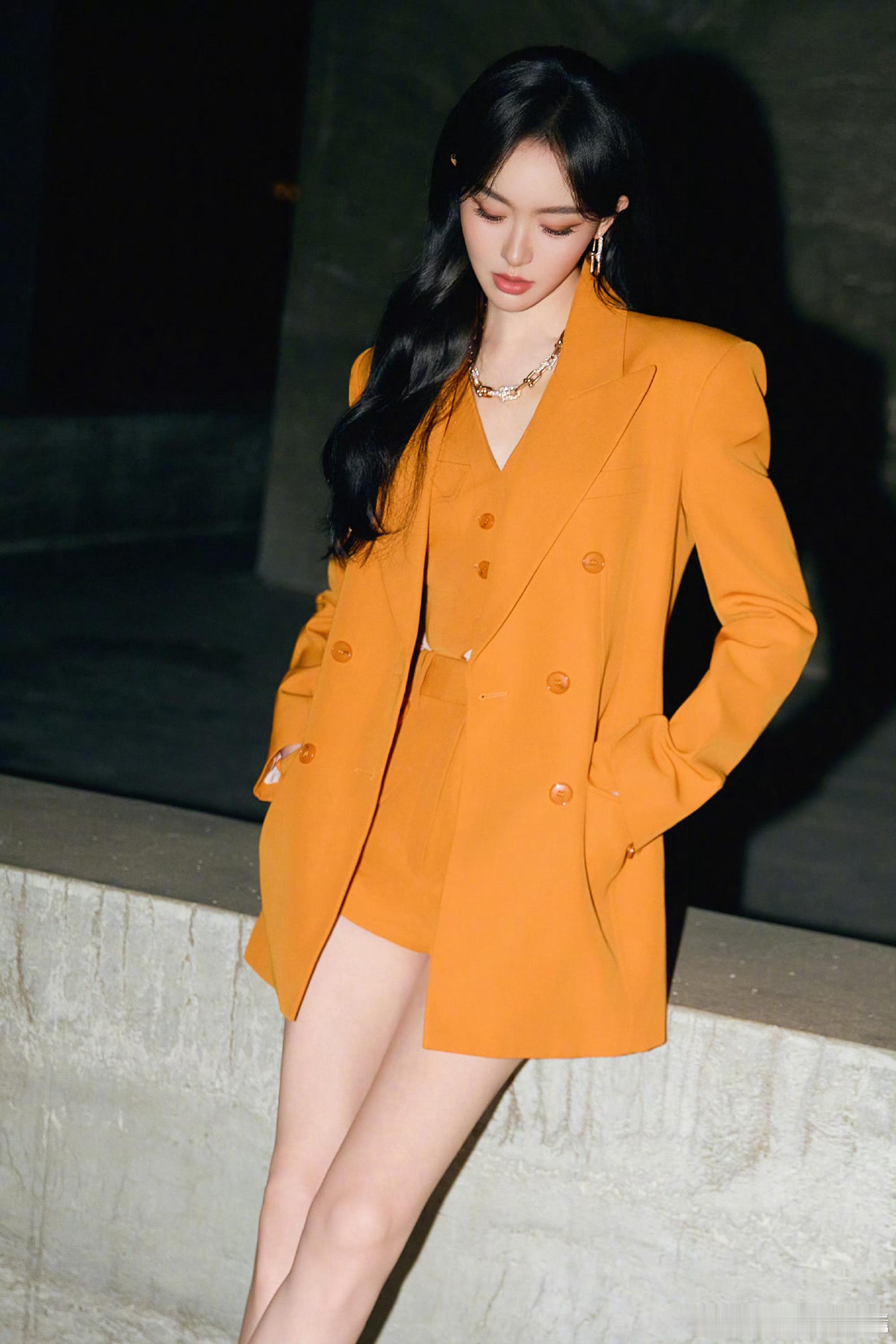 唐嫣一组美貌大片，身穿Zimmermann2026春夏系列礼服＋Tiffany