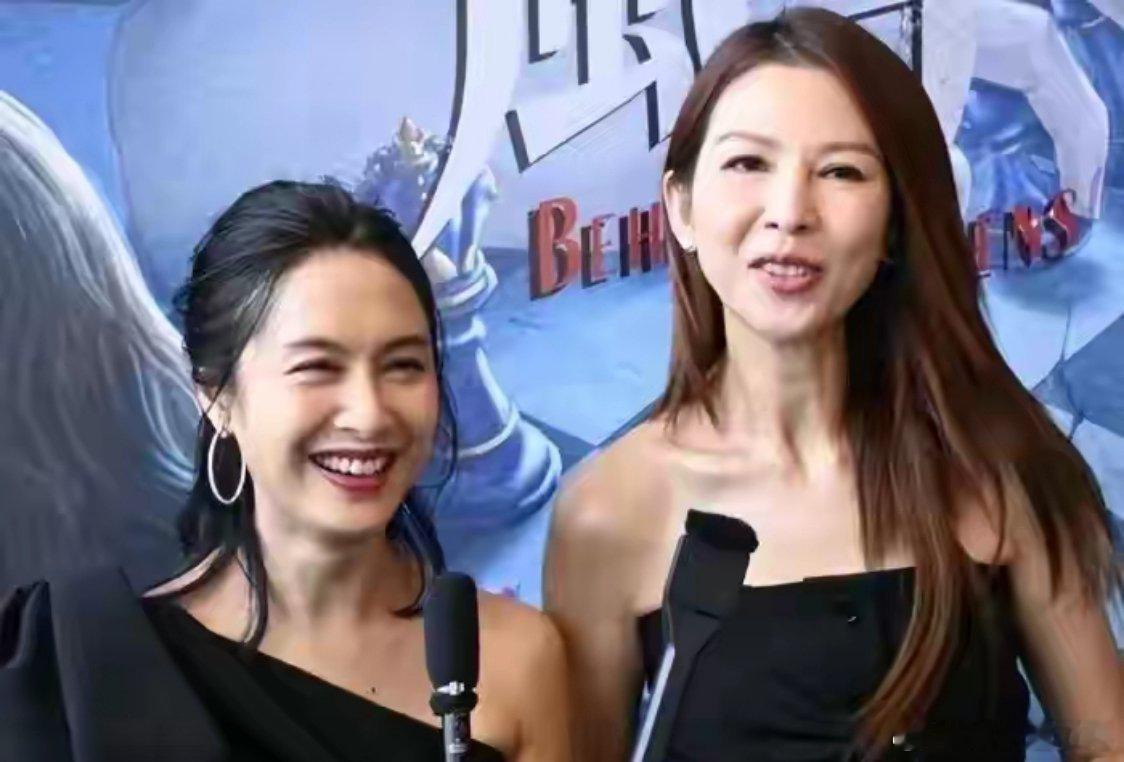 52岁蔡少芬和53岁朱茵同框，一眼就看出来，骨相美和皮相美的区别​​​