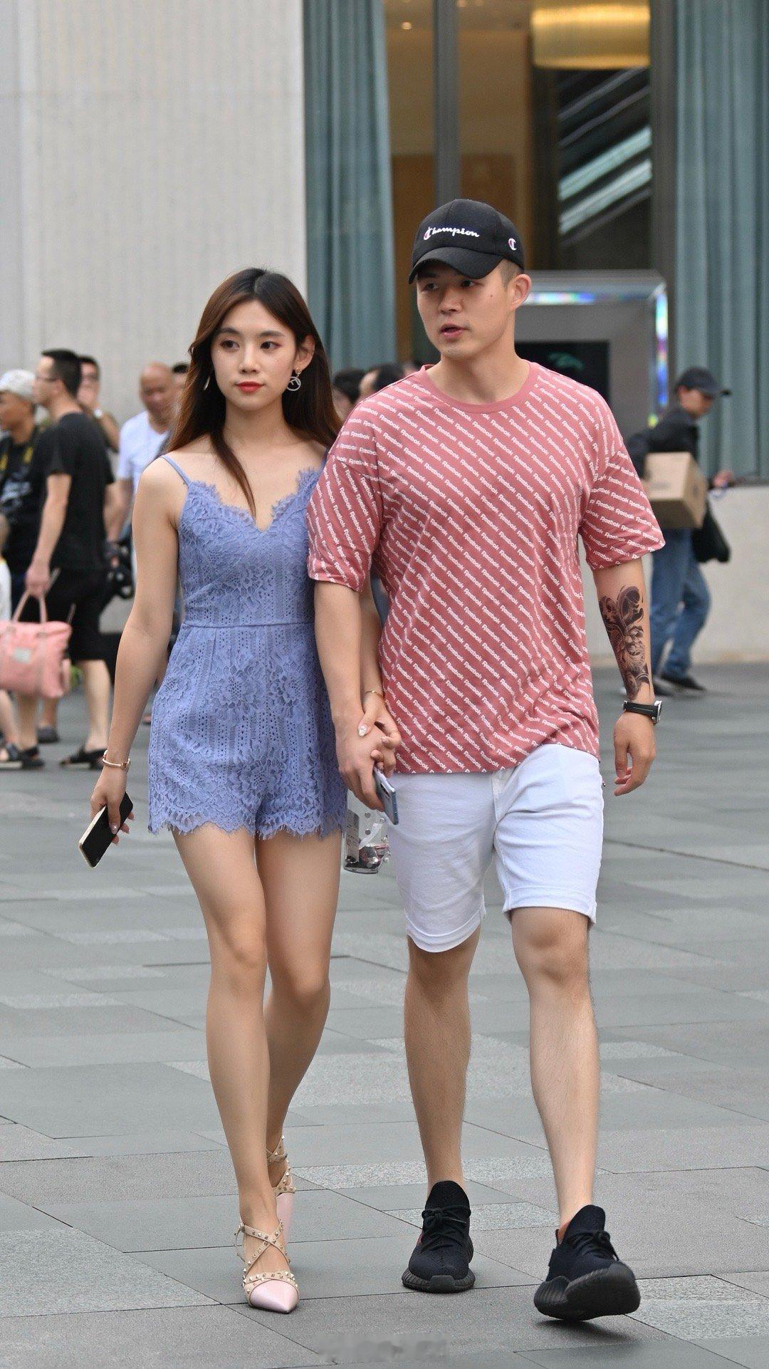 【成都街拍】周五，宝贝们早安！丨摄影拍照每日穿搭