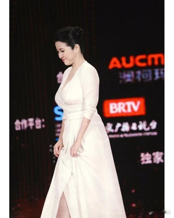 “男人必须比我大，小一天都不行！”曾经的颜丙燕，择偶标准铁板一块。可谁能