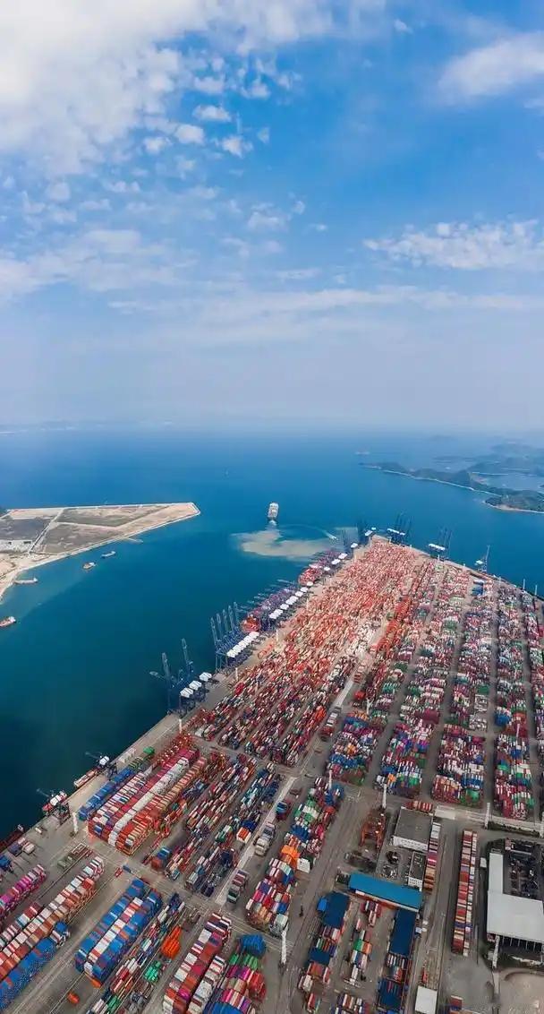 跟流氓讲文明就是最大的不文明，如果澳大利亚强行收回达尔文港口，我们就收购澳大利亚