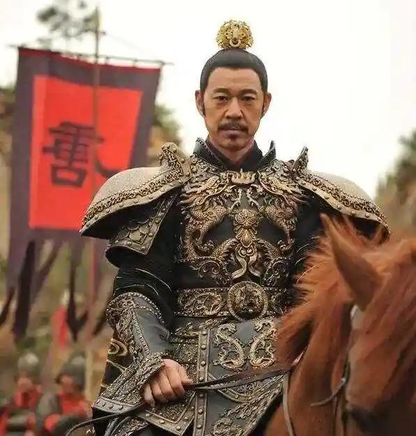 窦建德率十万大军杀向虎牢关，李世民命人将千匹战马驱至河边，尉迟恭说："这么多马匹
