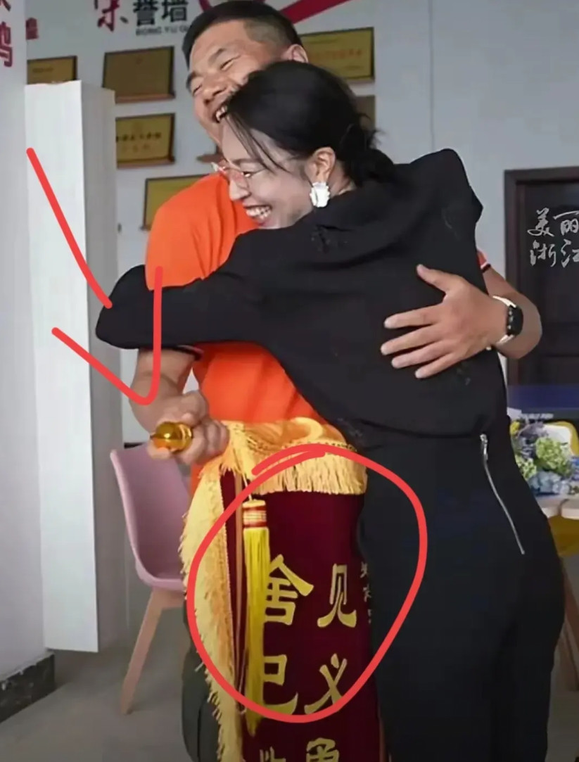 女子落水被救之后第一件事不是回家拜天拜地也不是珍惜生活，而是马上登门感谢