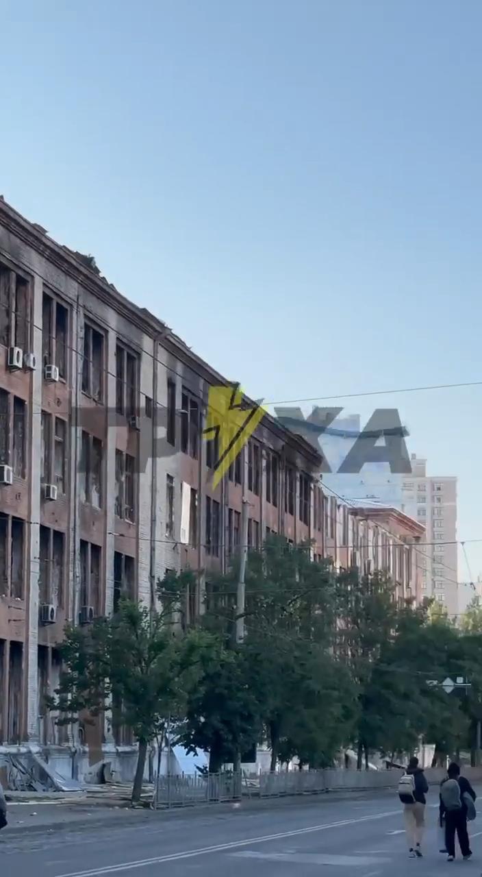 一次俄罗斯导弹袭击摧毁了基辅附近最大的后勤中心之一——塔拉西夫卡村——占地超过1