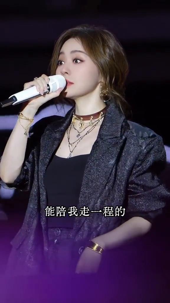 能陪我走一程的人有多少，愿意走完一生的更是寥寥。是否刻骨铭心并没那么重要，只想在