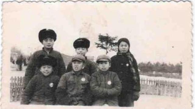 1966年的3月15日，解放军驻黑龙江佳木斯市的23军67师200团重炮连的战士
