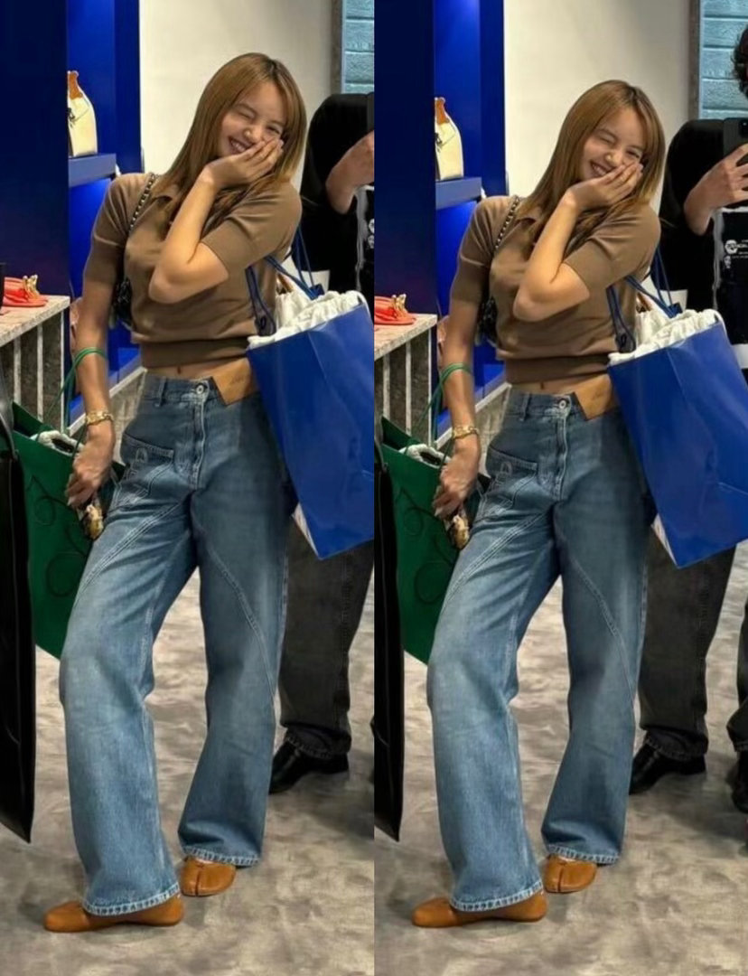 LISA网友靠分趾鞋认出Lisa谁来数一下这个小女孩穿过多少次分趾鞋🤣