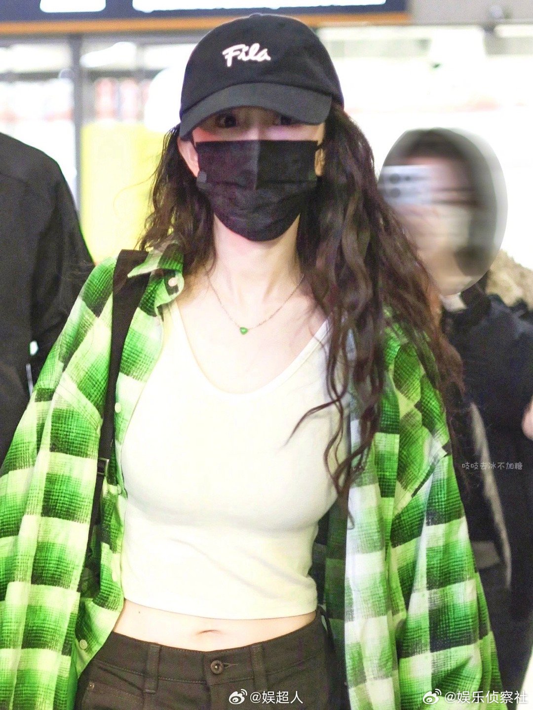 杨幂杀青出发回国，杨幂姐姐可以好好休息下啦～