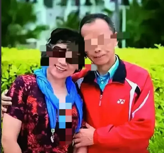 老汤直播间又甩重磅：1993年老泰迪竟偷偷去过台湾！这身份咋过去的？背后关