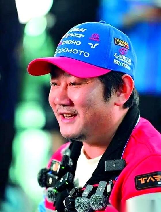 欠了一屁股债将近一个亿，公司账面上还亏着两千万。就这么个“穷光蛋”老板，竟然把
