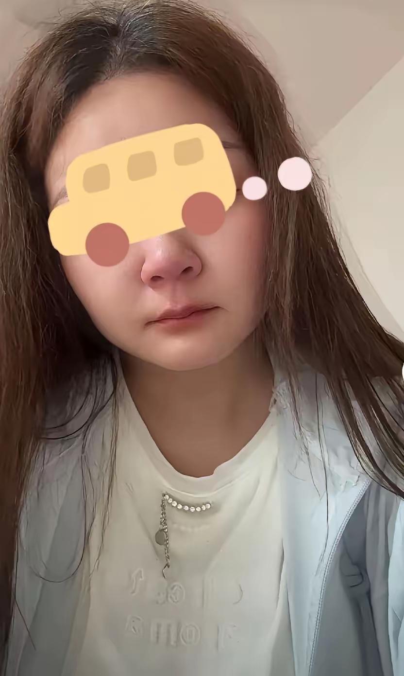 看到一个小媳妇儿提出来离婚的理由，真的是荒唐。她说双方父母都帮不上他们的忙，老