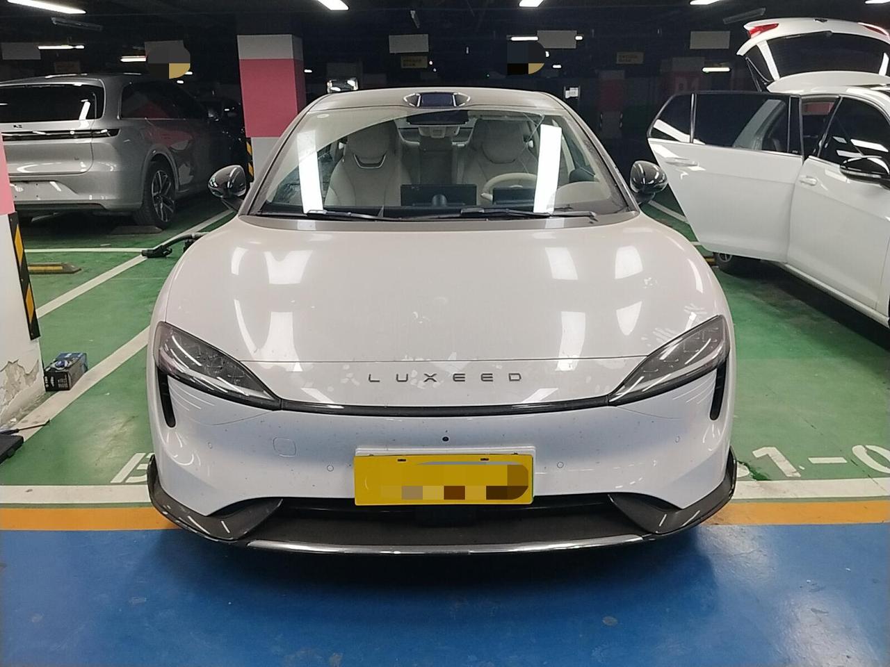 智界S7，才开两千多公里就赔了一半，3秒3破百有啥用？昨天验了一台智界S7，2