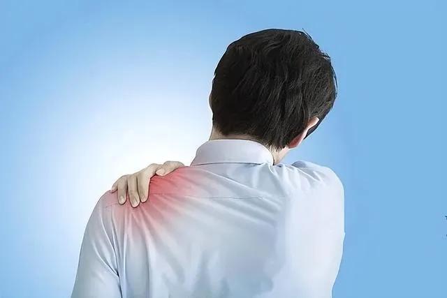 男子因左肩酸痛就诊，上午入院，下午死亡！医生：因忽视6件事！一名男子因为左肩