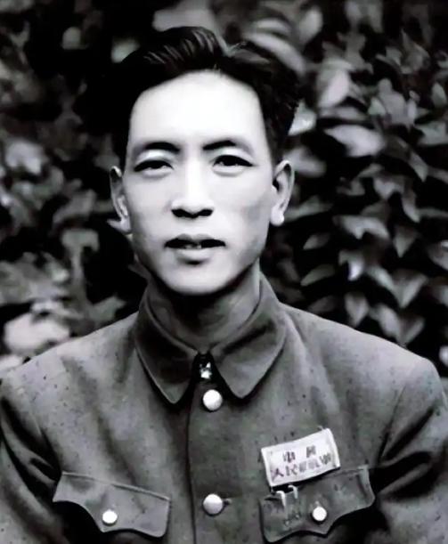 1950年，中国驻瑞典大使耿飚被瑞典军官轻视：“听说大使阁下是将军，不知您带过多