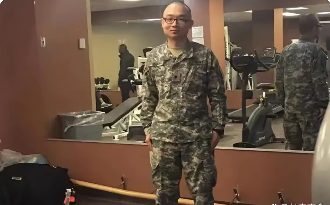 南大化学系本科，他拿到国家公派名额赴康奈尔大学攻读博士，出国时签订学成归国服务协