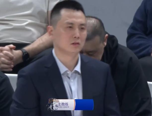 疯狂22连胜！CBA常规赛上海三分雨浇灭本钢，弗格狂虐老东家！4月20日，C