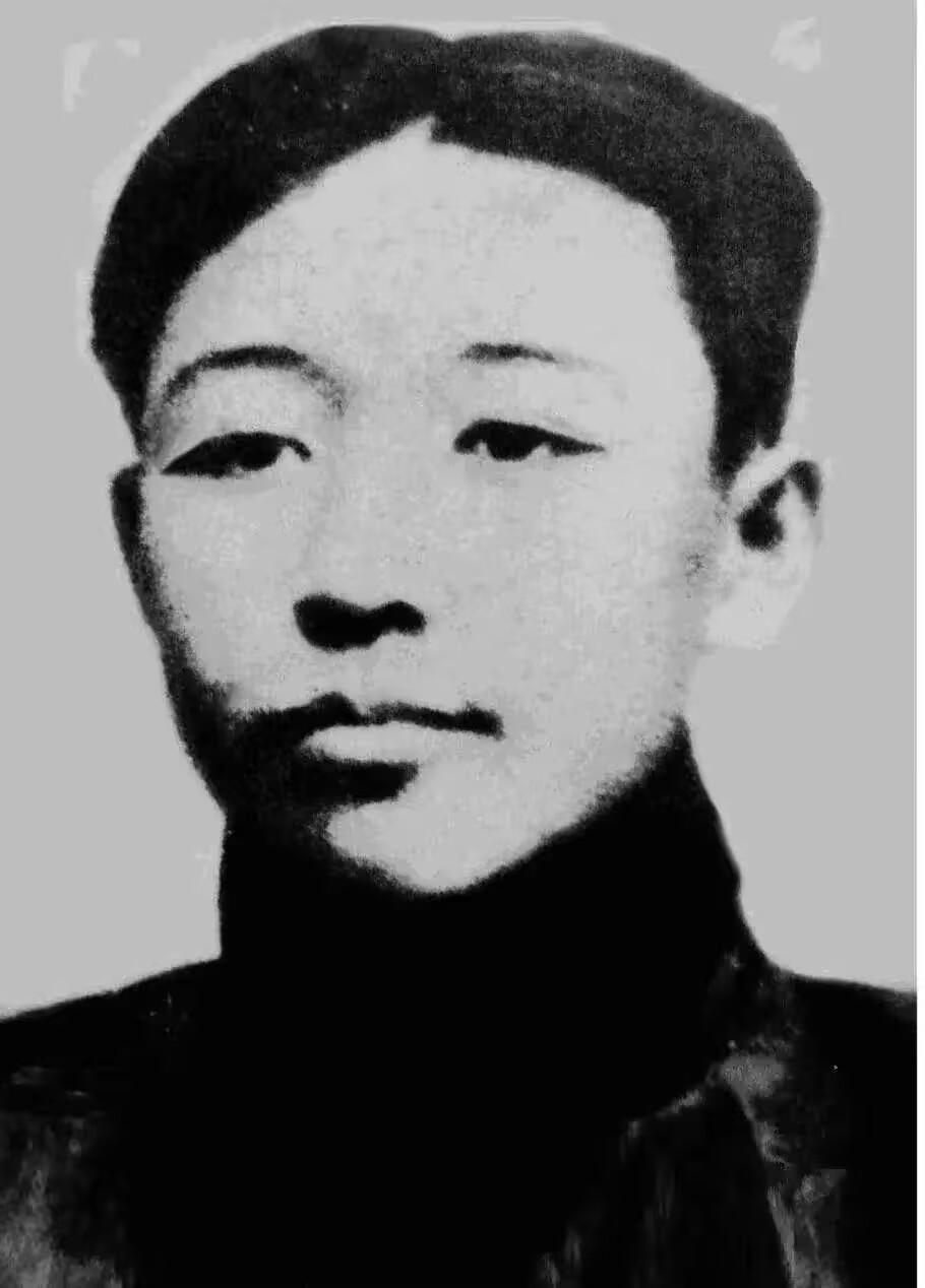1937年，高福源接到师部开会的电令，便带着两名卫兵驱车来到师部，到了师部后，高