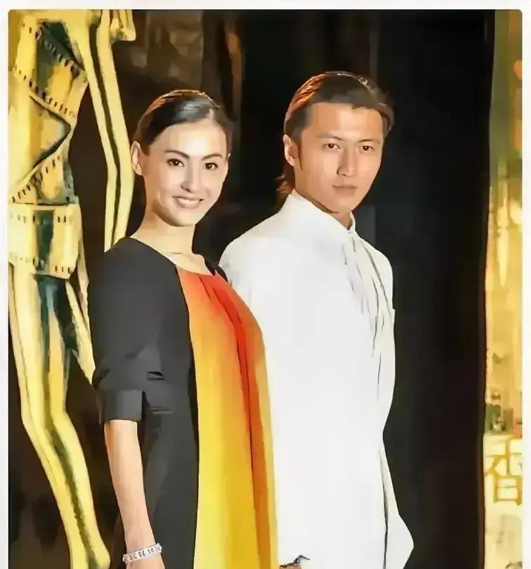 谢霆锋在老宅忙得脚不沾地，最焦头烂额的时候，他把电话打给了前妻张柏芝，而不是在上
