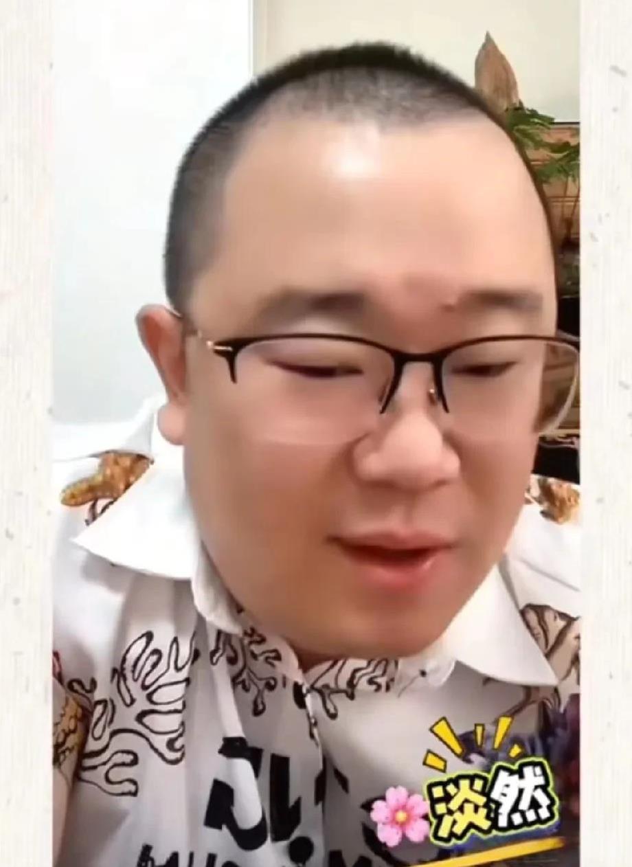 郑好来德云社是靠着师父王志涛写了一封介绍信，老郭看了信没二话就留下了郑好。这事被