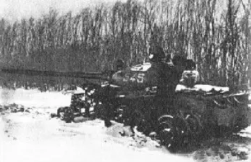 1969年，我军缴获苏军一辆坦克，苏联派汉奸潜入我国，打算炸毁坦克，谁知汉奸在坐
